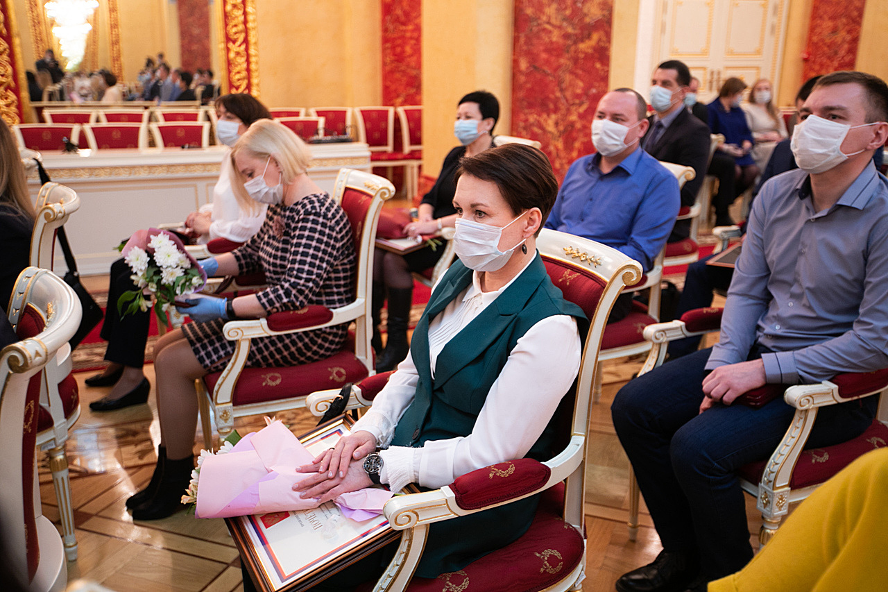 Почетные грамоты и Благодарности от президента РФ В.В.Путина получили наши врачи