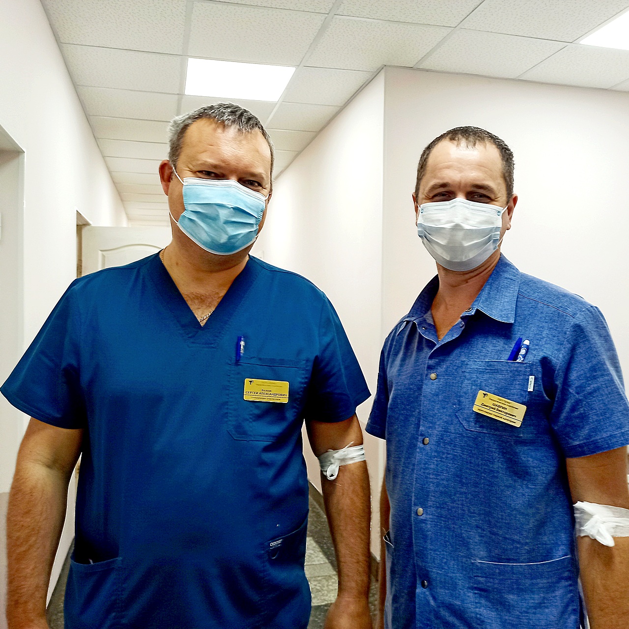 Врачи-хирурги Оренбургской областной больницы стали донорами антиковидной плазмы.